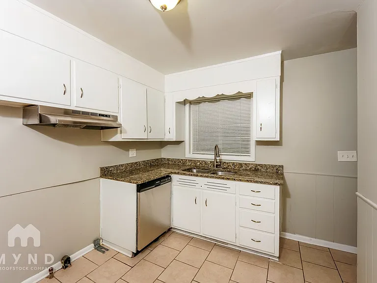452 Burgundy Rd — Photo 10