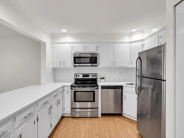 34 Lexington Ct — Photo 4