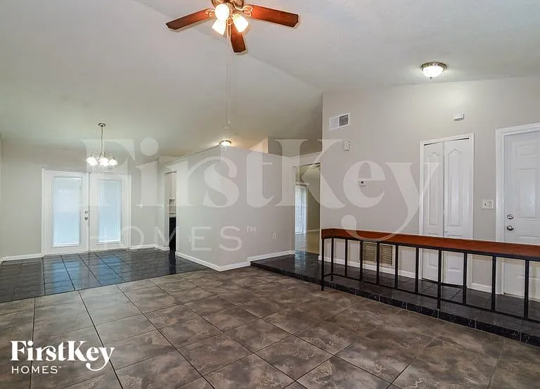 649 Nardello Dr — Photo 4