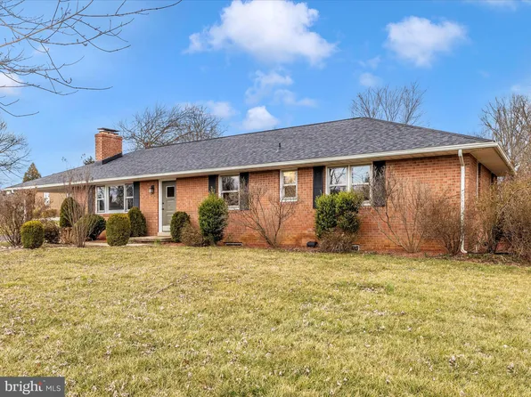 6105 Dover St, Frederick, MD 21704