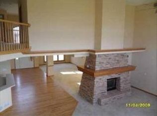 414 Pheasant Hill Dr, North Aurora, IL 60542