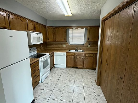 4th image of 3045 W Greenwood St