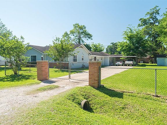 2nd image of 602 Twin Oaks St