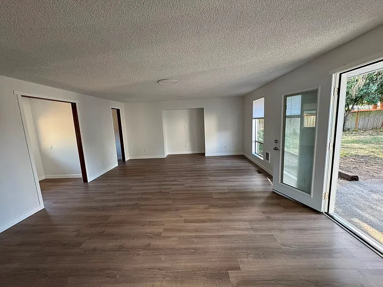 1165 Camas Ave NE — Photo 8