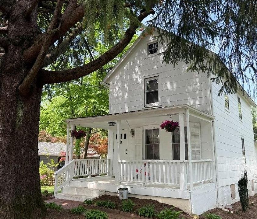 1st image of 10 Bodnar St