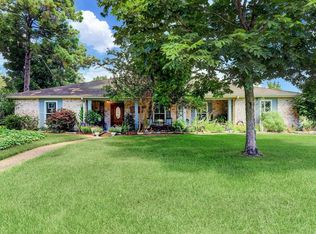 5 Whittier Dr, Friendswood, TX 77546