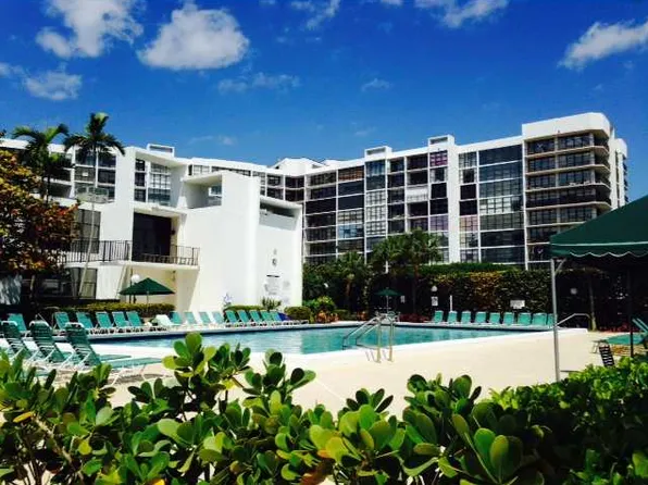 1000 Parkview Dr, Hallandale, FL