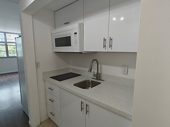 3rd image of 999 Brickell Bay Dr APT 1409