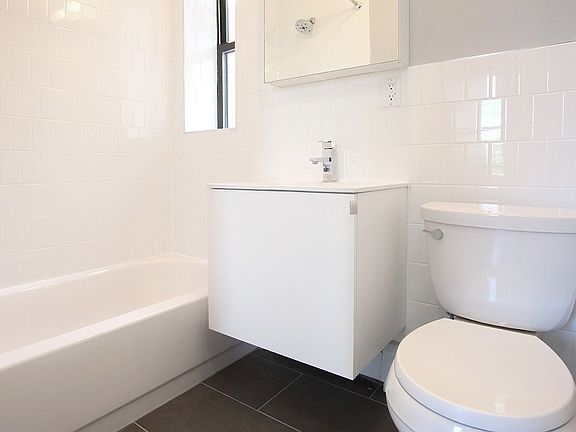 3rd image of 417 Suydam St APT 2