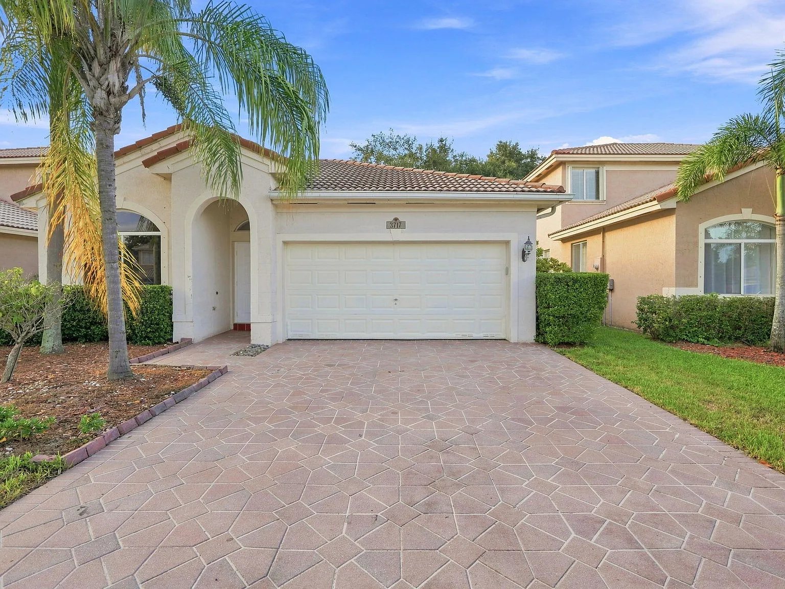 3 bed, 2.0 bath, 1737 sqft, $3,500 — Photo 2