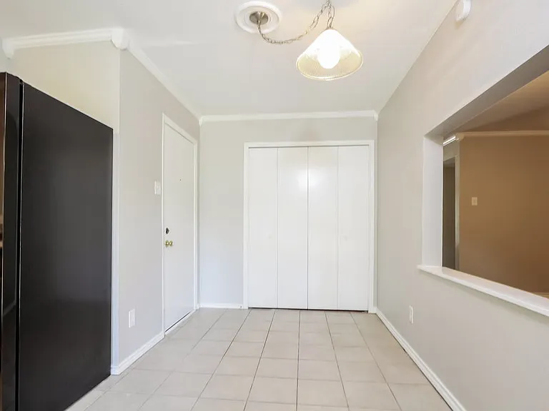 1050 Brownwood Dr — Photo 5