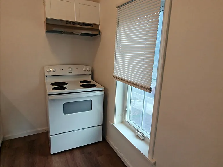 145 Floral Ave #4 — Photo 16