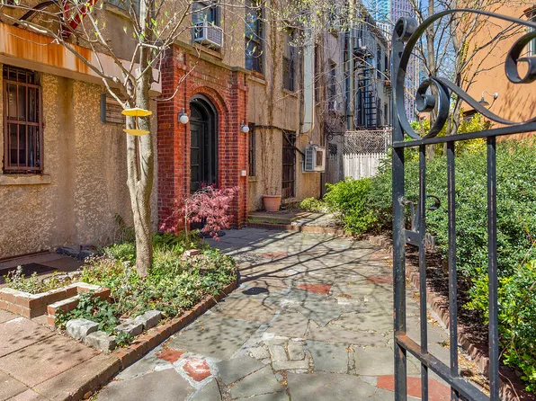 96 South Portland Avenue image 7 of 8