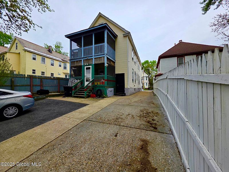 4th image of 223-25 Furman Street