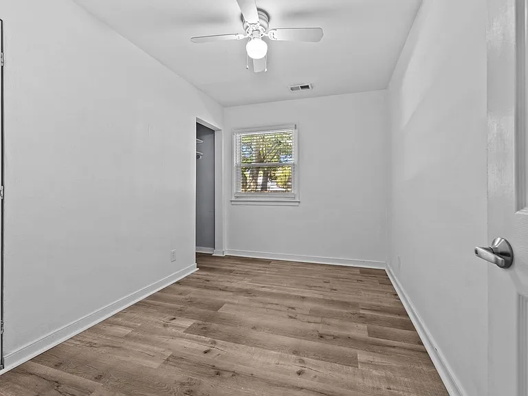 413 Catalina Ave — Photo 11