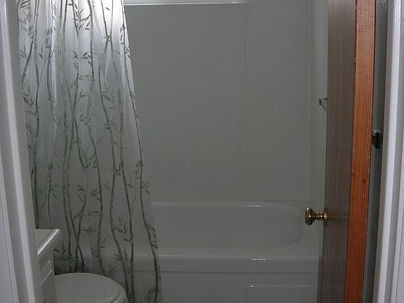 4th image of 316 Henderson St #3