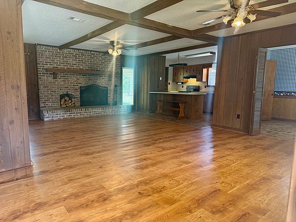 4th image of 1020 Wolf Log Rd