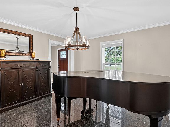 5th image of 913 Park Ln