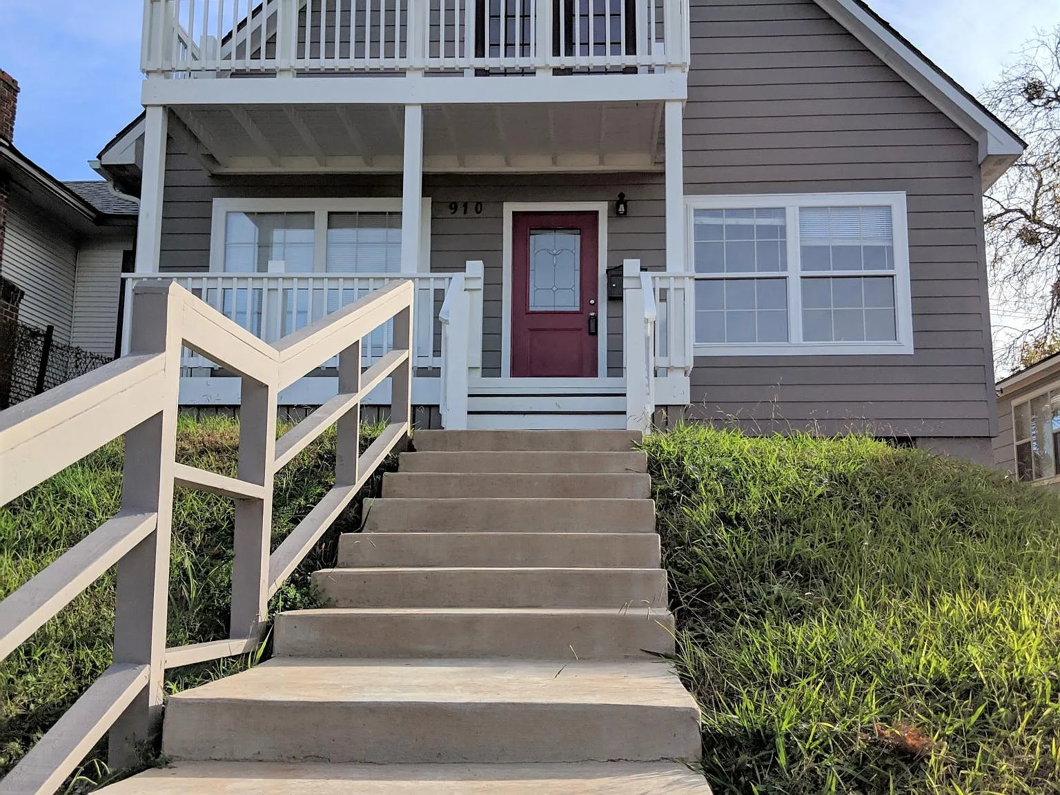 910 W Hill St — Photo 2