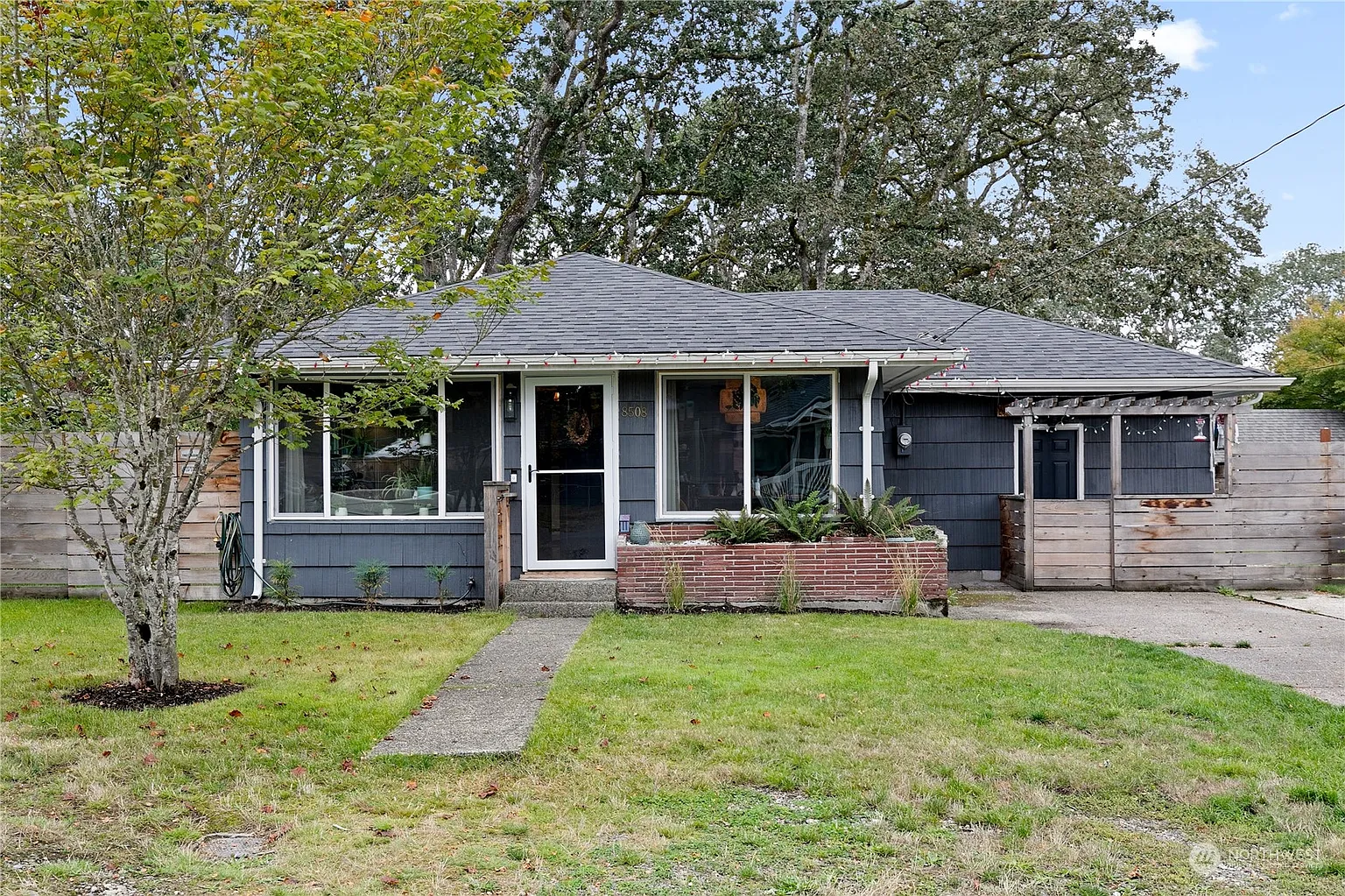 8508 Leona Way SW photo 1
