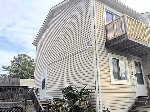 3rd image of 9512 17th Bay St