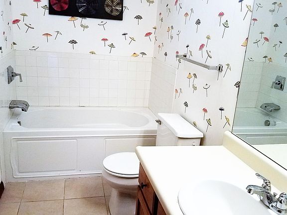 5th image of 355 Columbia Ave W APT 207