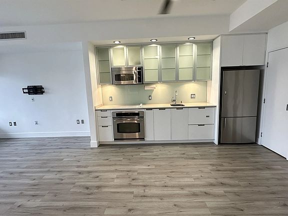3rd image of 575 6th Ave Unit 1005