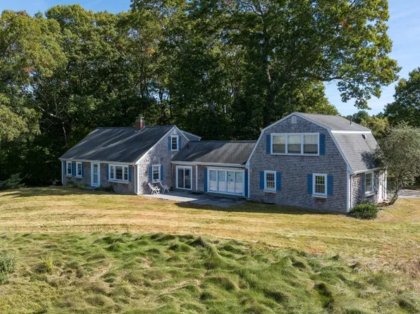 28 Lake St, Acushnet, MA 02743