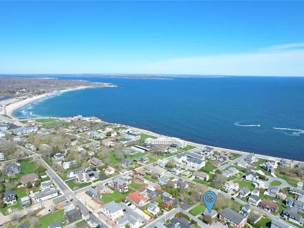 11 Continental St, Narragansett, RI 02882