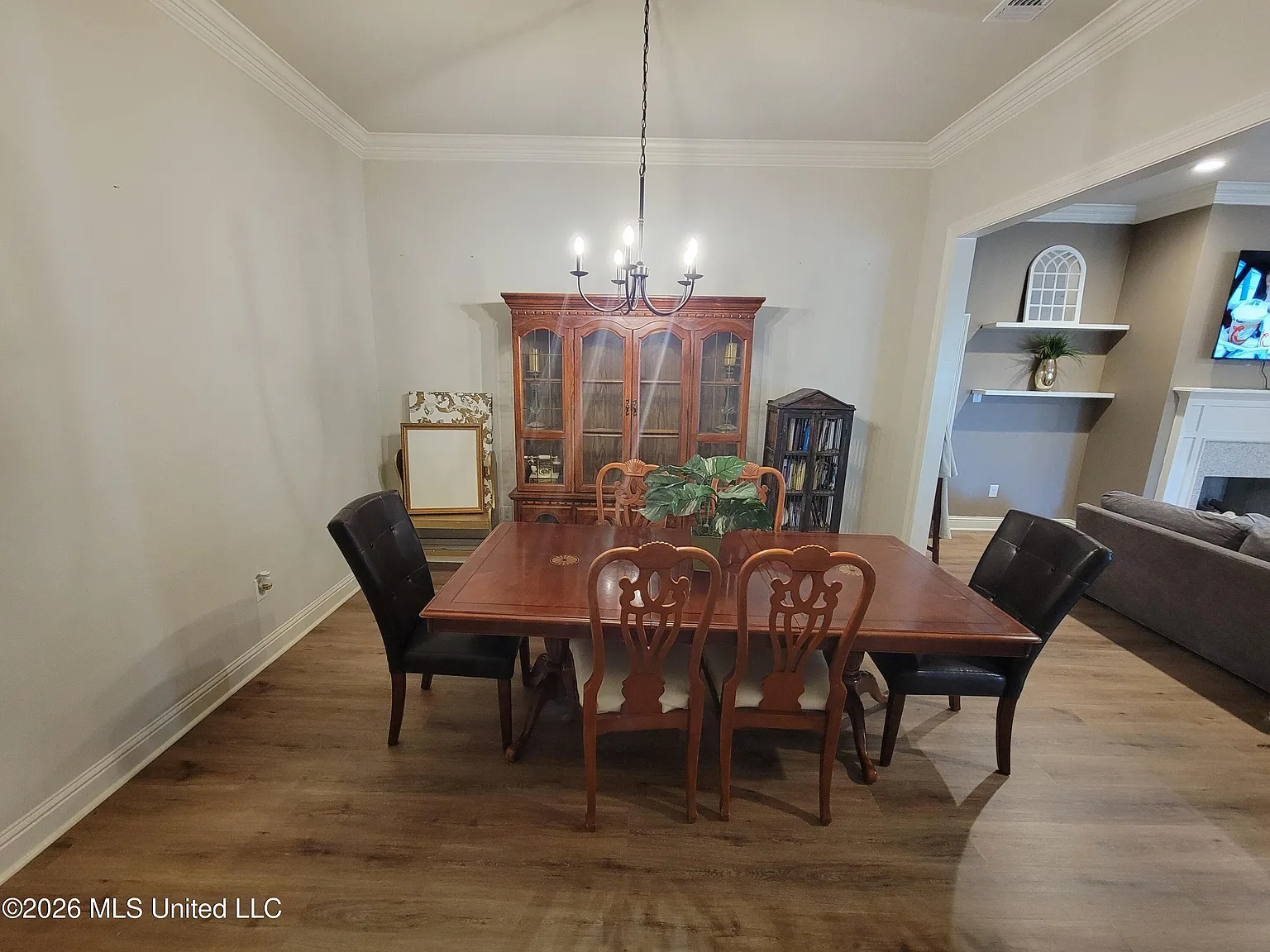 5 bed, 3.0 bath, 2720 sqft, $2,700 — Photo 4