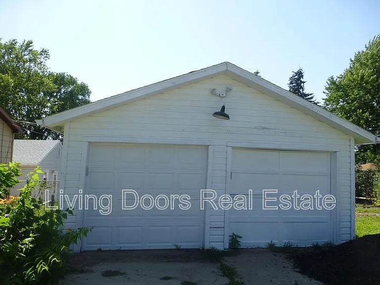 3701 Lewis Ave — Photo 4