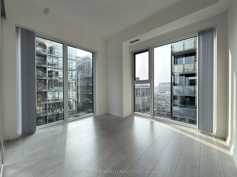 400 King St W #1122 — Photo 13