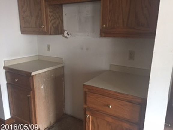 4th image of 636 White Oak Dr