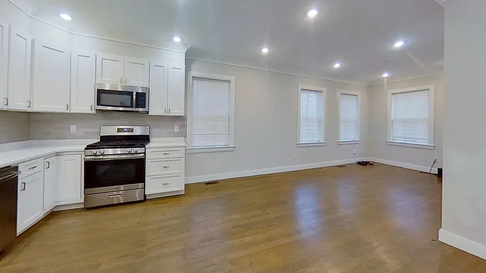 3 bed, 2.5 bath, 1500 sqft, $4,950 — Photo 4