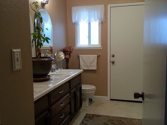 Double sink main bathroom