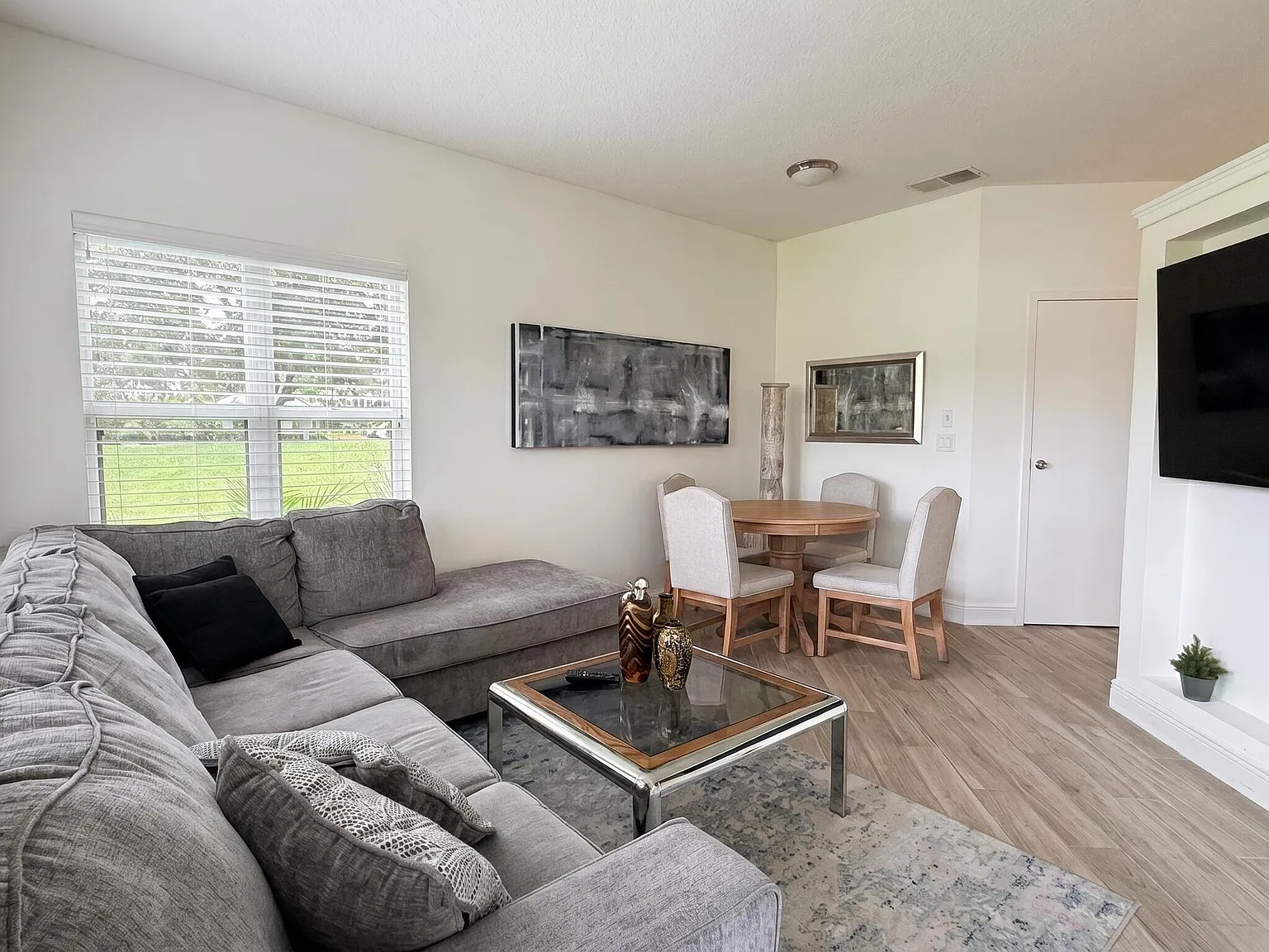 1 bed, 1.0 bath, 900 sqft, $1,950 — Photo 3