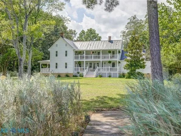 673 Hicks Wharf Rd, Cardinal, VA 23025