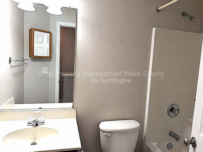 112 Graystar Rd — Photo 12