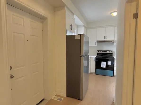 93 Barton St E, Hamilton, ON