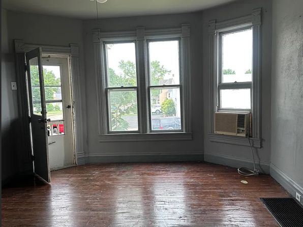737 N Ottawa Ave