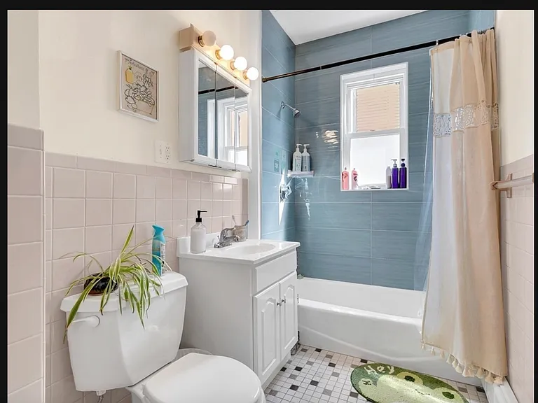 82 Elmira St #3 — Photo 4