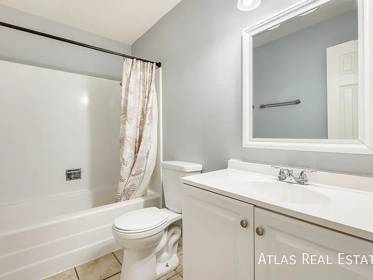 1649 W Hazelwood St — Photo 28