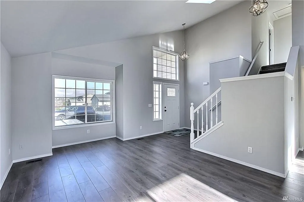 3 bed, 2.5 bath, 1618 sqft, $2,595 — Photo 4
