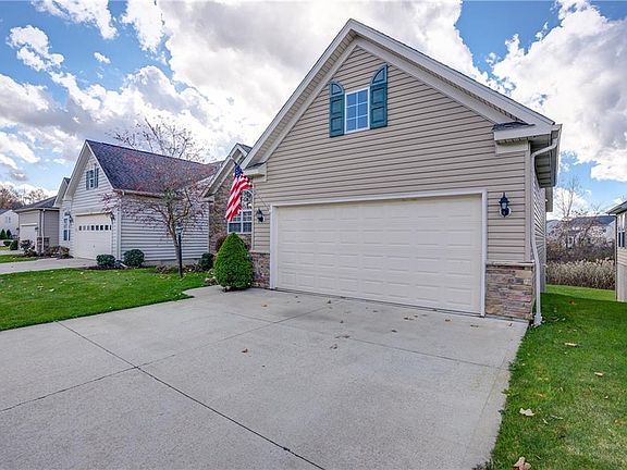 3rd image of 825 Lakeview Ct
