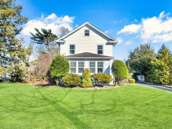 215 Jayne Avenue, Patchogue, NY 11772