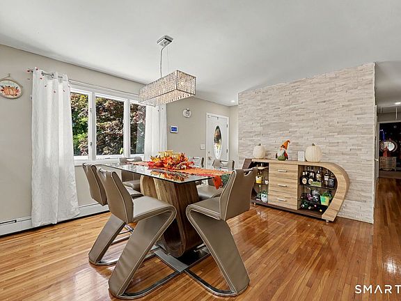 4th image of 4 Clement Road