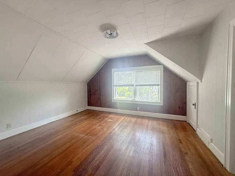 100 Davis Ave — Photo 19