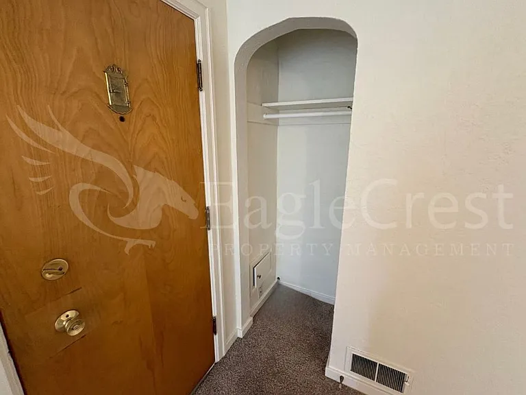 542 E Chestnut St — Photo 15