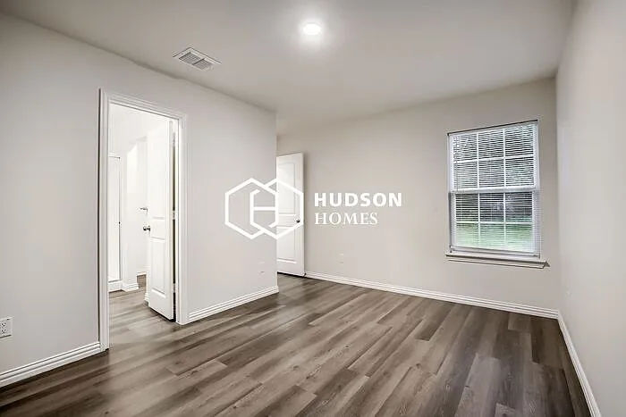 932 Dawson St — Photo 12