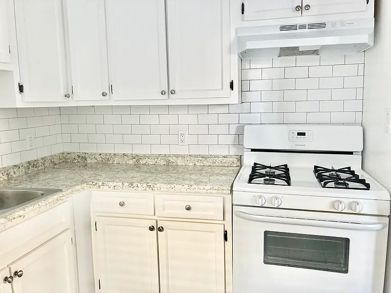 5200 Marathon St #110 — Photo 7